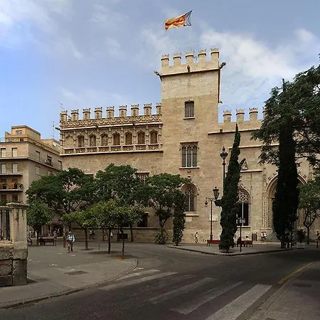 Atico Exclusivo Del Siglo Xvi Con Terraza Privada En El Corazon De Ciutat Vella Apartament Walencja